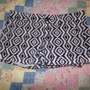 AMERICAN EAGLE Black & White Aztec Shorts